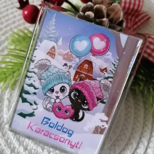 Cicás karácsonyi hűtőmágnes két téli sapkás cicával és Boldog Karácsonyt felirattal