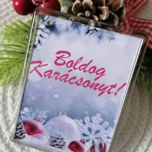 Hópelyhes karácsonyi hűtőmágnes piros-fehér gömbdíszekkel és Boldog Karácsonyt felirattal