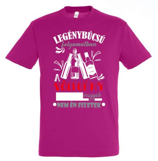 legénybúcsú folyamatban magenta pólón