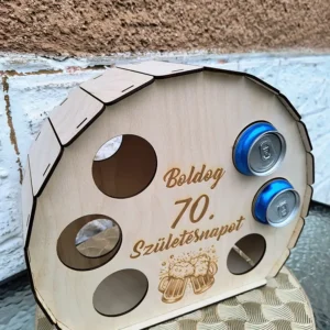 Sörös ajándék férfiaknak: gravírozható nyírfafa sörtartó 6 dobozos kivitelben.