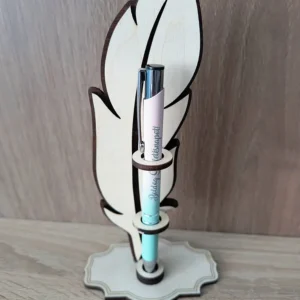 Gravírozott tolltartó állvány rétegelt fából – egyedi felirattal