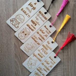 Névre szóló könyvjelző többféle mintával és színes bojttal